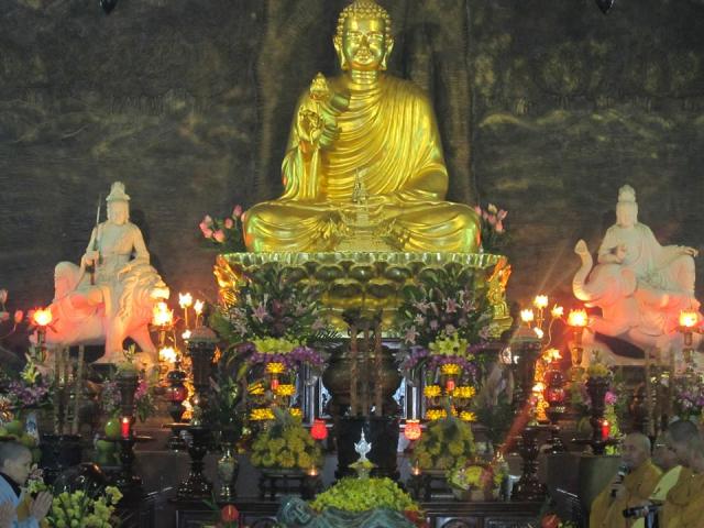 Thiền viện Sùng Phúc cung rước pháp thân xá lợi tóc của Đức Phật Bổn Sư Thích Ca Mâu Ni 