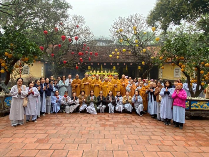 Đoàn Tăng Ni Phật Tử TVTL Sùng Phúc dâng hương tưởng niệm Đệ Tam Tổ Trúc Lâm - Tổ Sư Huyền Quang tại Chùa Côn Sơn