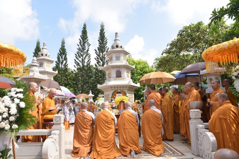 Lễ truy niệm và phụng tống kim quan cố Ni trưởng Thích nữ Như Tịnh nhập bảo tháp tại Thiền viện Linh Chiếu